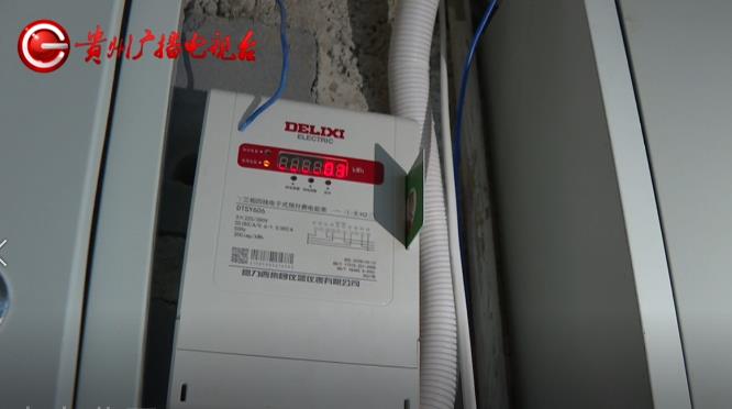 DƬ